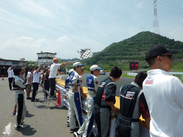 ﾚｰｽ４
