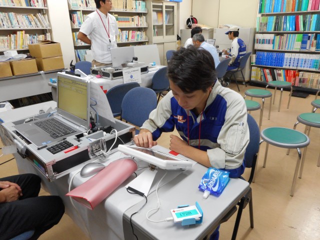 ﾀｯﾁﾊﾟﾈﾙで問診中