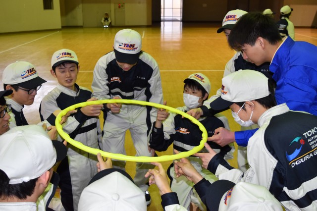 4　クラスに分かれて12人で協力