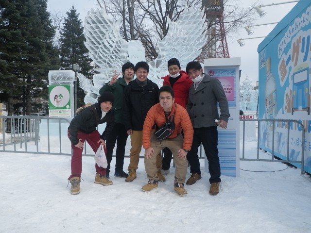 36氷像の前