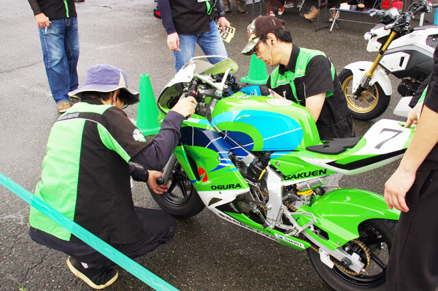 2レース前の車検　綺麗な車体だと褒められました