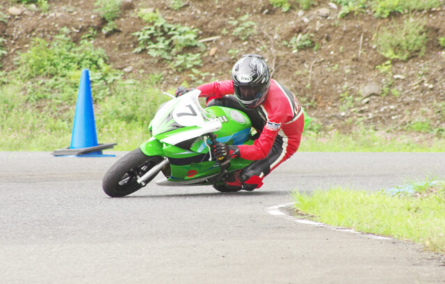4マシンもライダーもキマってる
